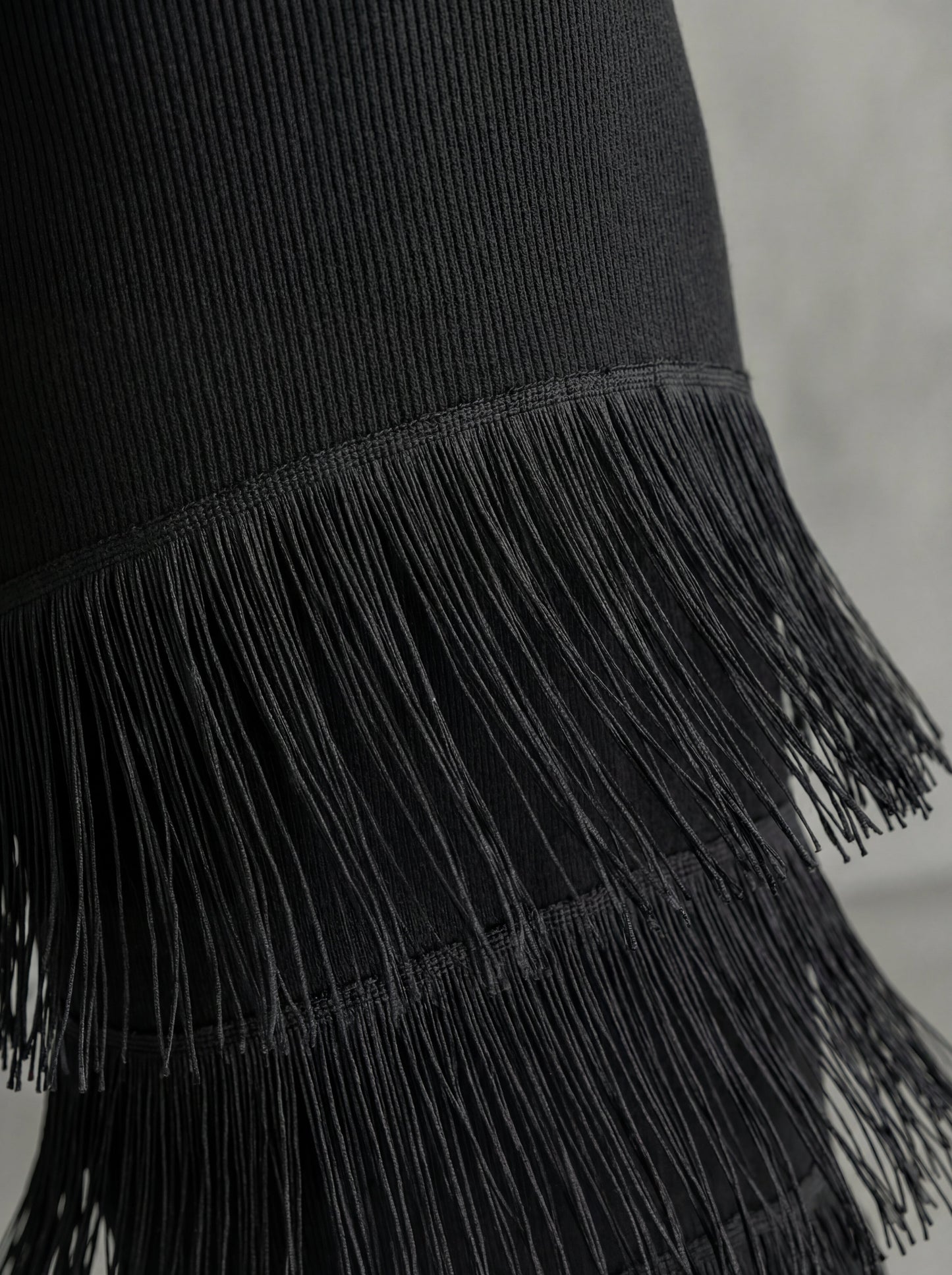 Odette · Vestido largo de espalda descubierta con hombros anchos
