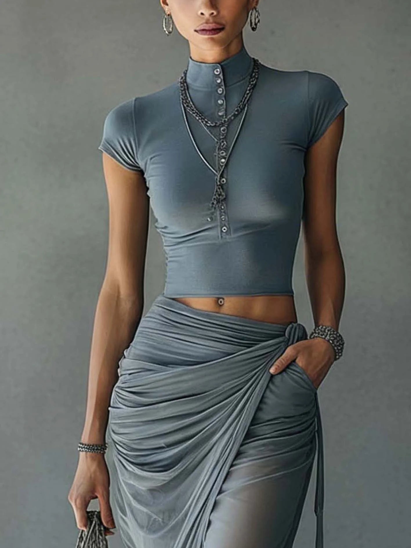 Conjunto de Camiseta Cortada y Falda Drapé de Malla Transparente Sofia