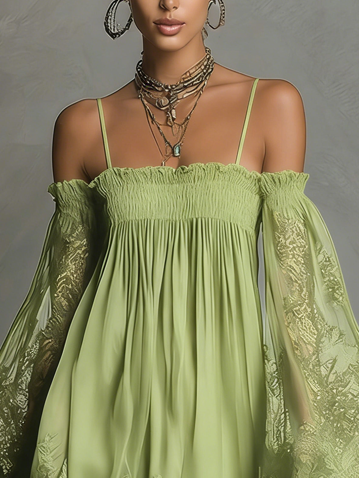 Noemi • Vestido mini en chiffon azul marino con escote de hombros descubiertos, borde de encaje y mangas transparentes