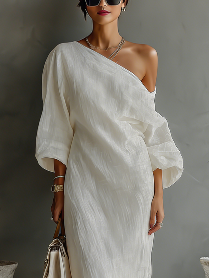Vestido Fluido Elegante en Blanco Marfil con Hombros Descubiertos