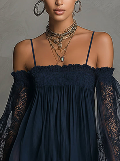 Noemi • Vestido mini en chiffon azul marino con escote de hombros descubiertos, borde de encaje y mangas transparentes