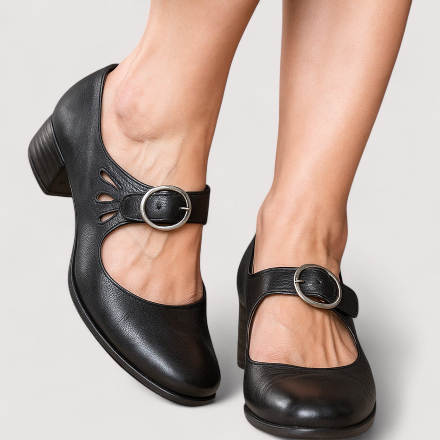 Clara - Escote Elegante en Ecopiel