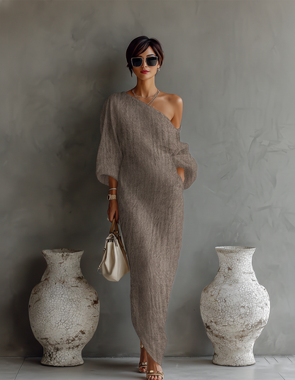 Vestido Fluido Elegante en Blanco Marfil con Hombros Descubiertos