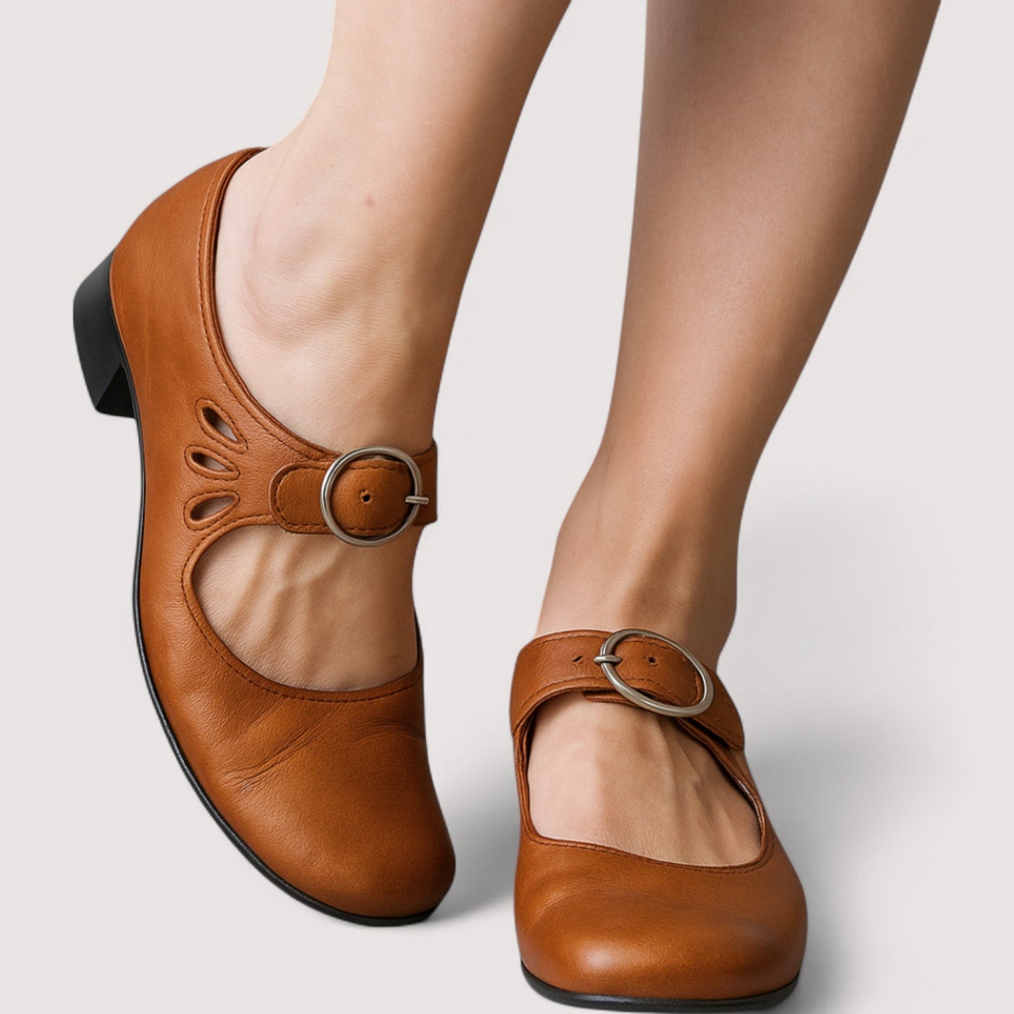 Clara - Escote Elegante en Ecopiel