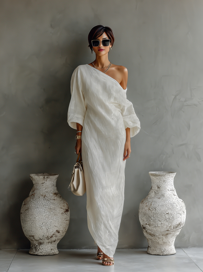Vestido Fluido Elegante en Blanco Marfil con Hombros Descubiertos