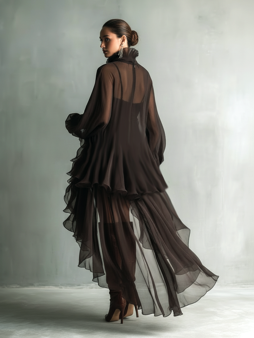 Vestido Midi Elegante de Chifón Marrón con Cuello Alto y Mangas Largas