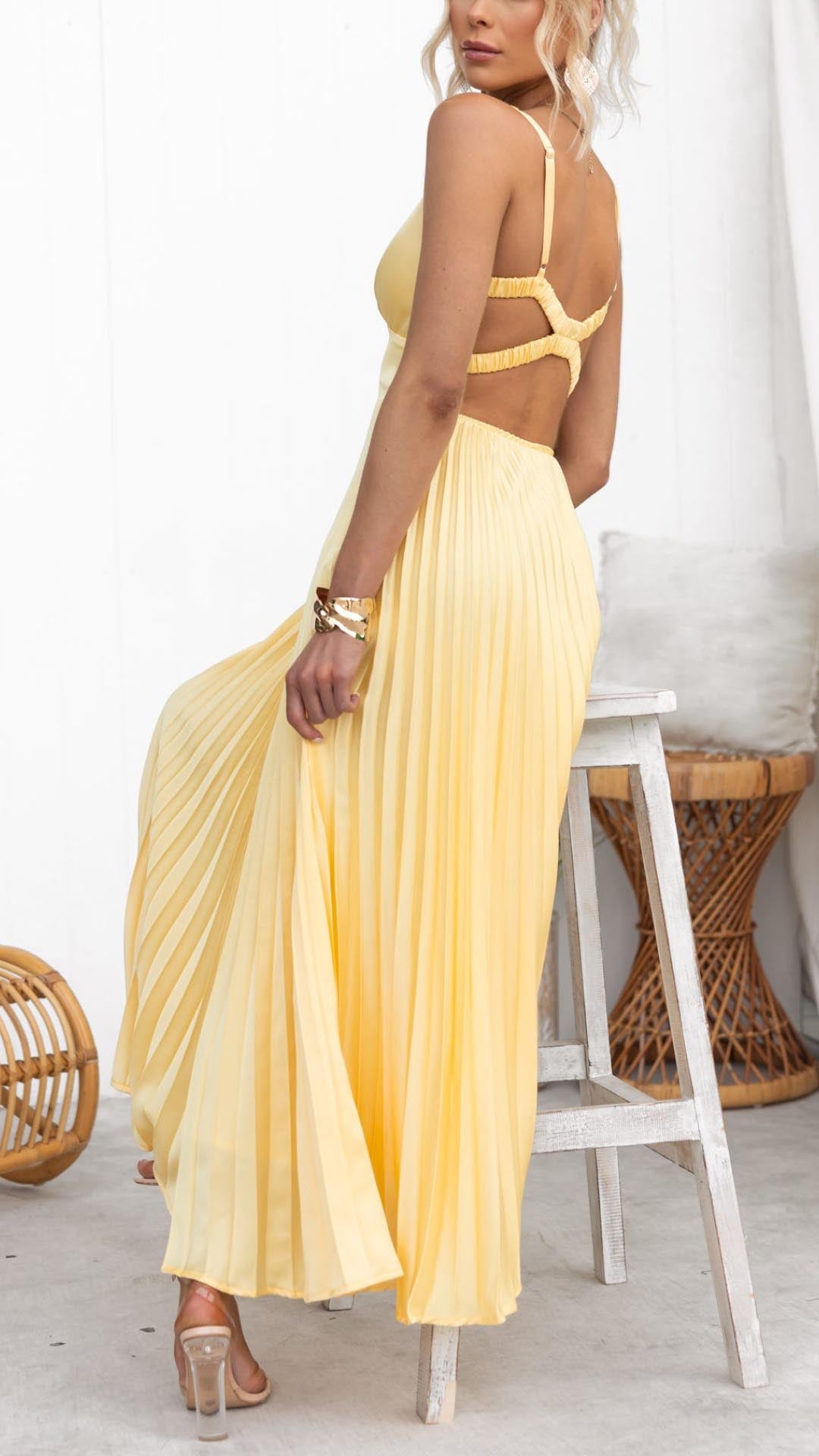Malka™ | Vestido largo plisado con escote en V