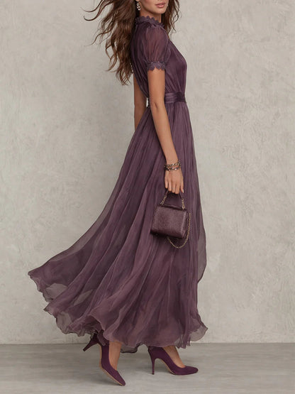 Flavia • Vestido largo morado con escote en forma de llave, borde de encaje de gasa