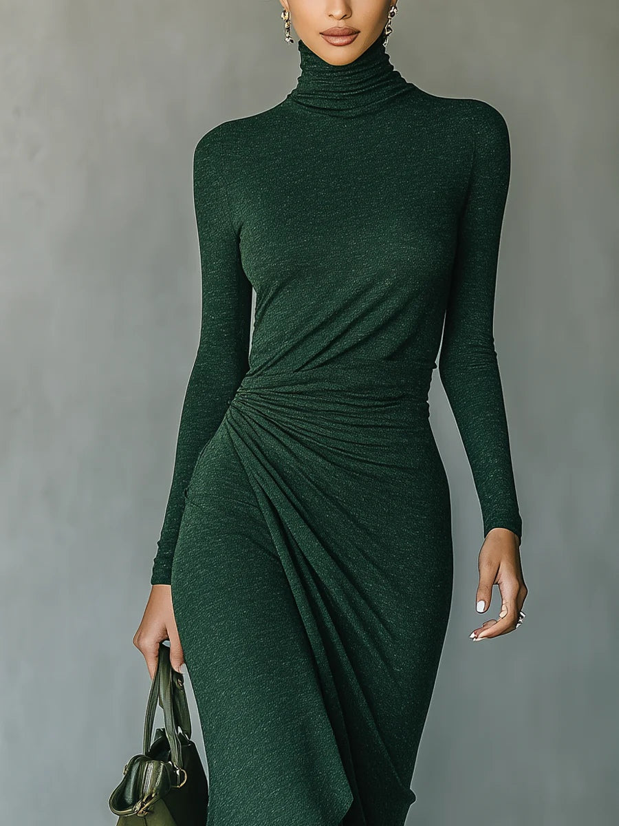 Lenora ∙ Vestido midi envolvente asimétrico con pliegues y cuello alto verde oscuro