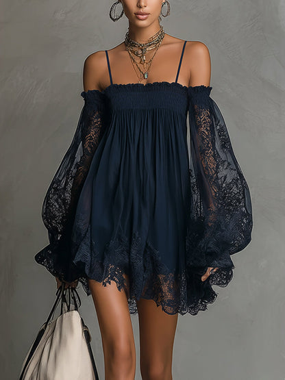 Noemi • Vestido mini en chiffon azul marino con escote de hombros descubiertos, borde de encaje y mangas transparentes