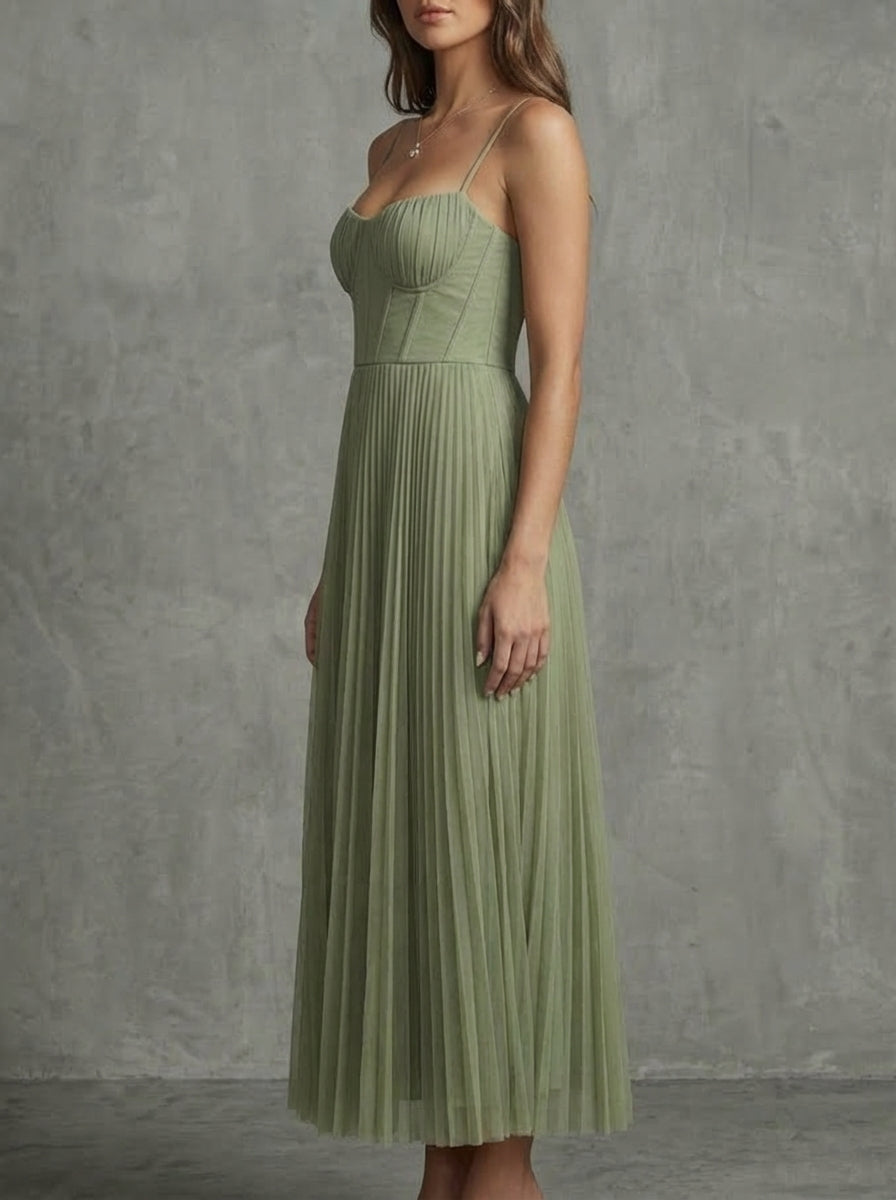 Madeleine · Vestido largo plisado con tirantes de encanto etéreo