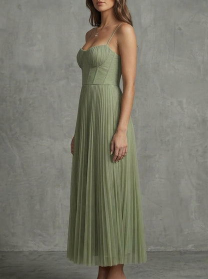 Madeleine · Vestido largo plisado con tirantes de encanto etéreo
