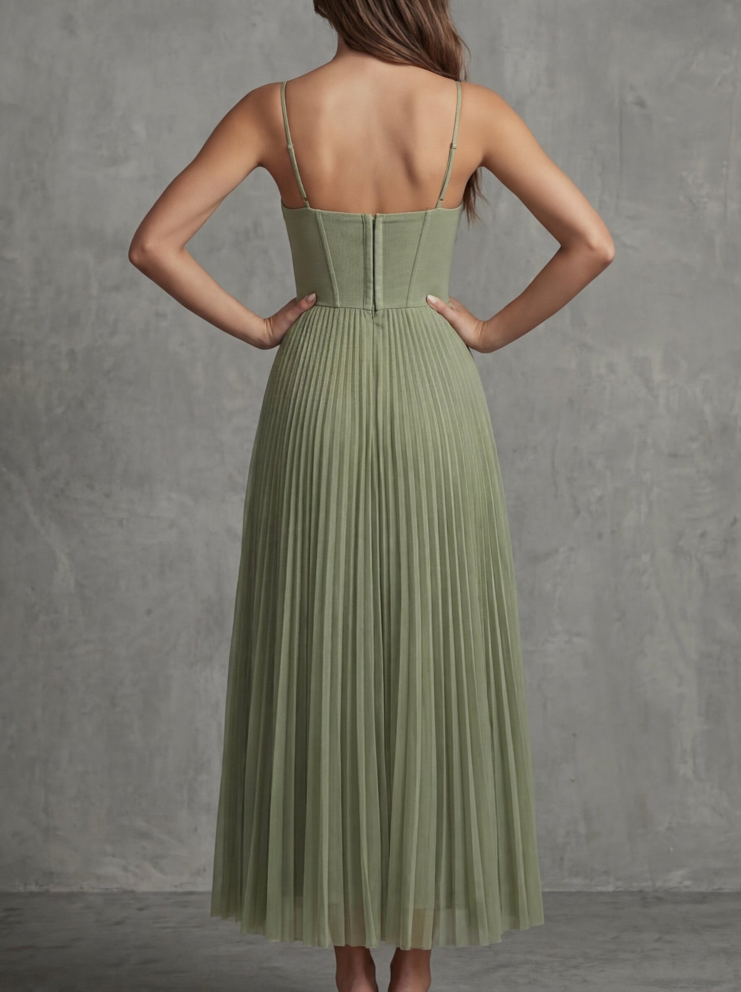Madeleine · Vestido largo plisado con tirantes de encanto etéreo