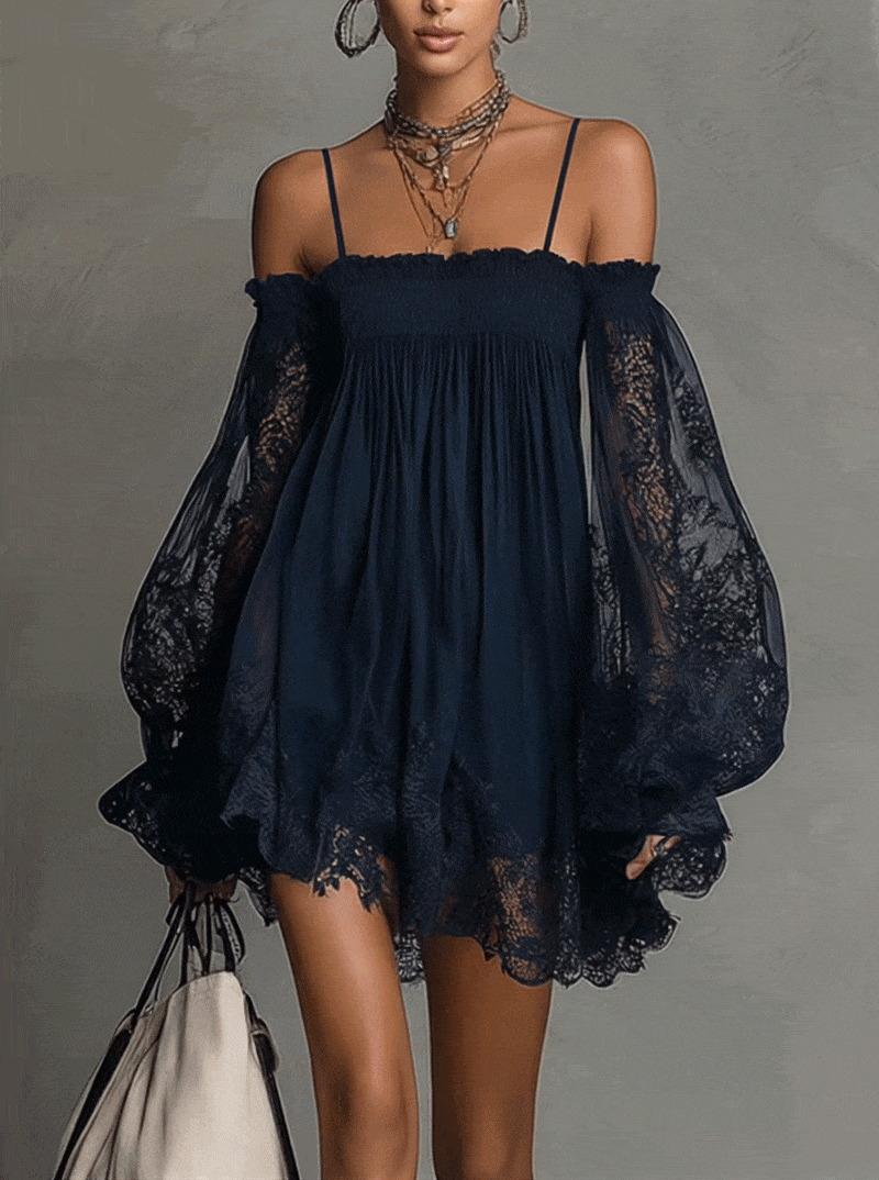 Noemi • Vestido mini en chiffon azul marino con escote de hombros descubiertos, borde de encaje y mangas transparentes