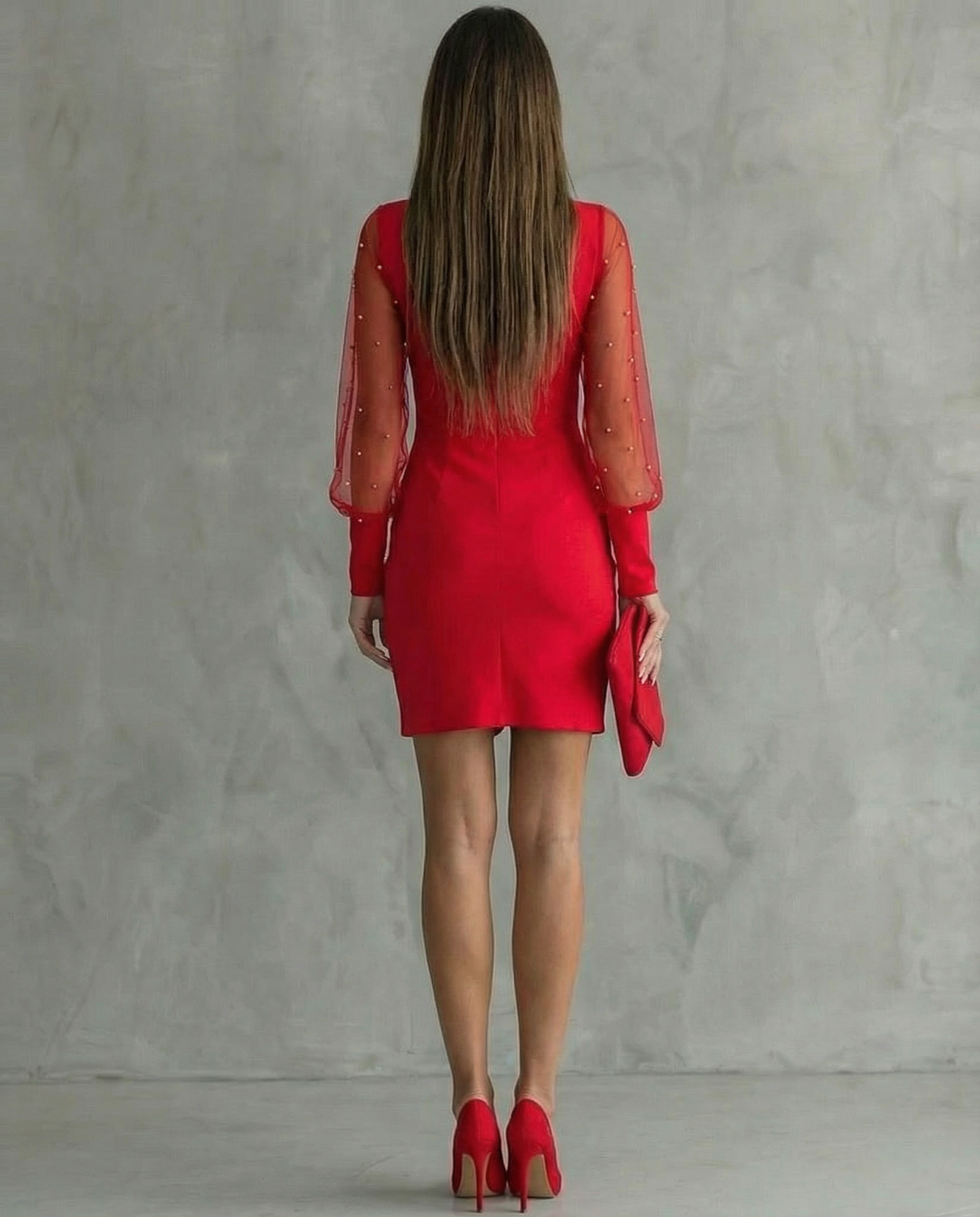 Elena · Vestido de hombros descubiertos y mangas largas