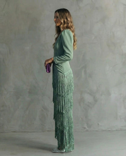 Clara · Vestido elegante con mangas de flecos