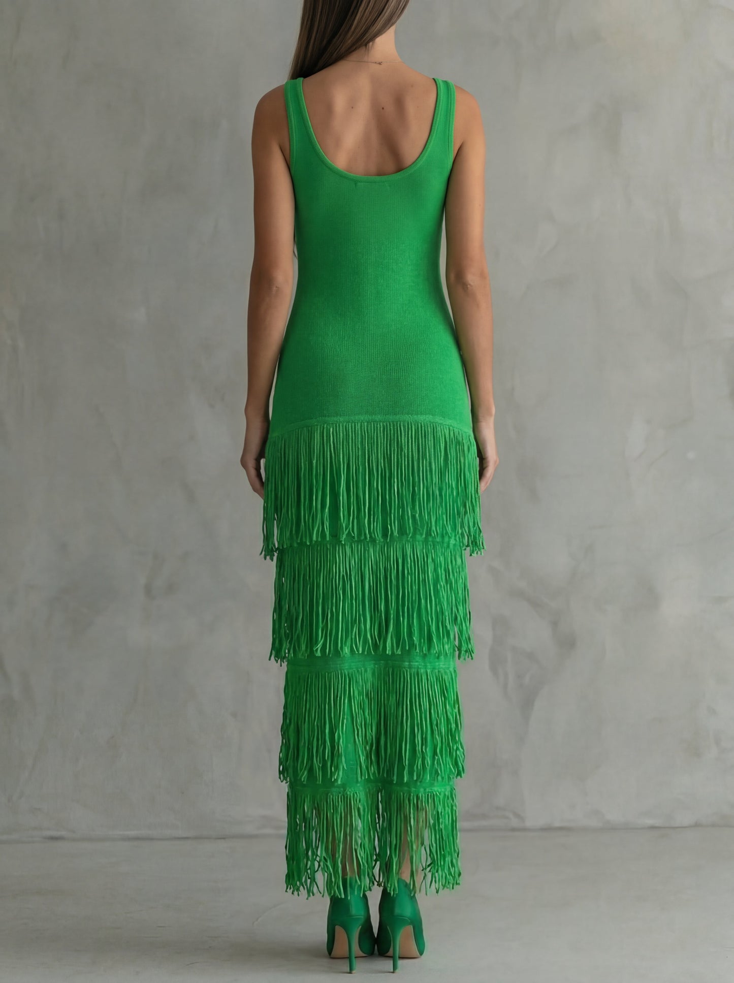 Odette · Vestido largo de espalda descubierta con hombros anchos